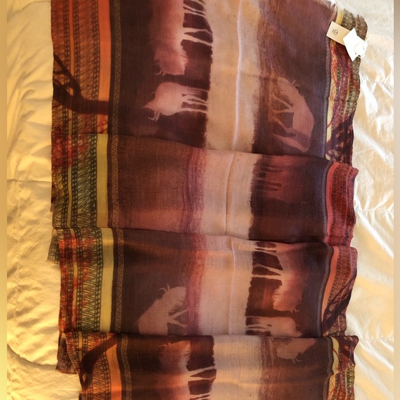 Designer Shawl in Burgandy tones - Picture 4 of 6